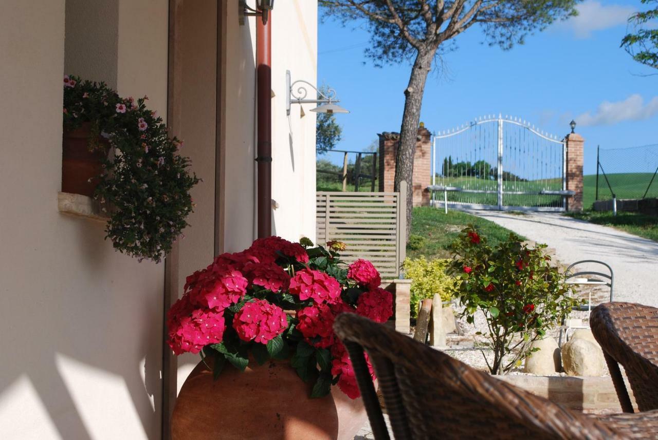 Le Maracla Country House Iesi Exterior photo