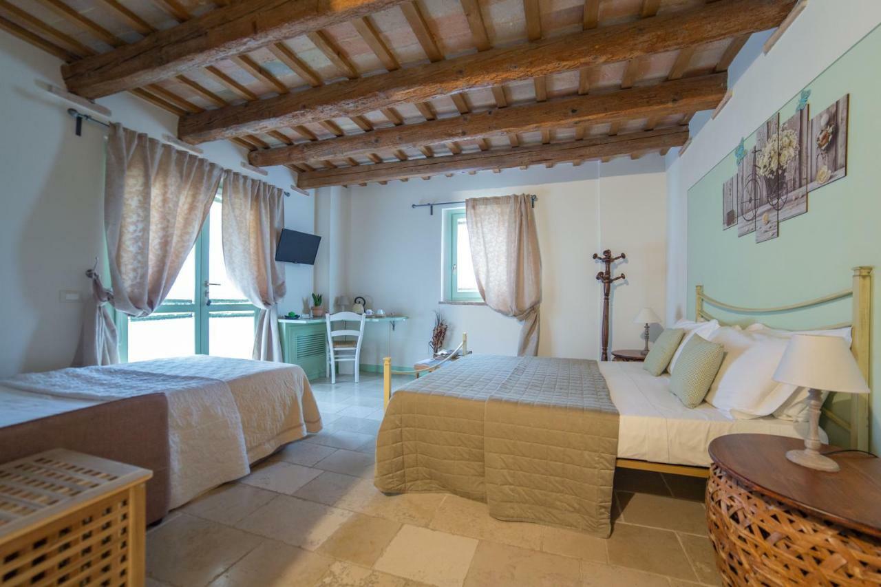Le Maracla Country House Iesi Exterior photo